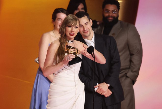 Taylor Swift na podelitvi glasbenih nagrad. FOTO: Mike Blake Reuters