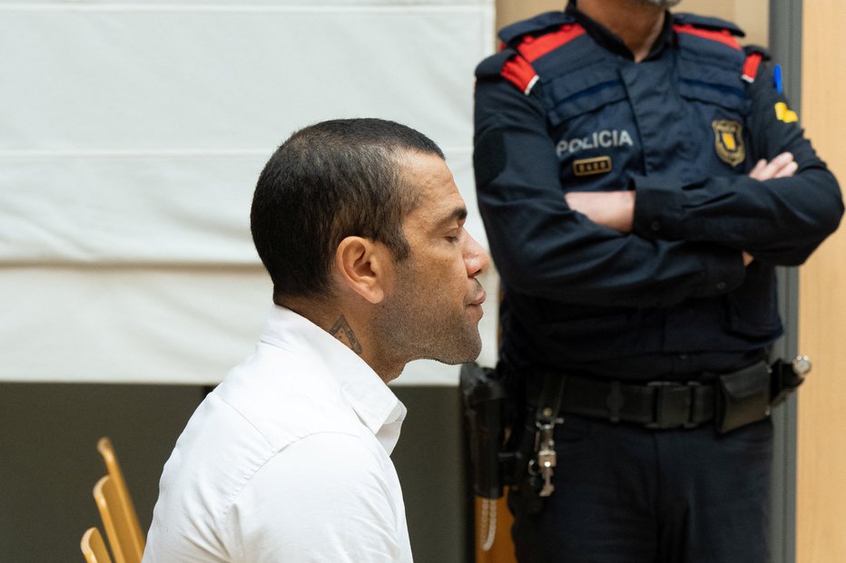 Fotografija: Včeraj se je začelo sojenje Daniju Alvesu. FOTO: Reuters