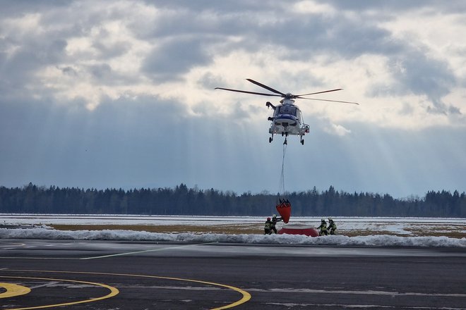 Slovenska policija je z novimi helikopterji med najmodernejše opremljenimi v regiji. FOTO: Policija
