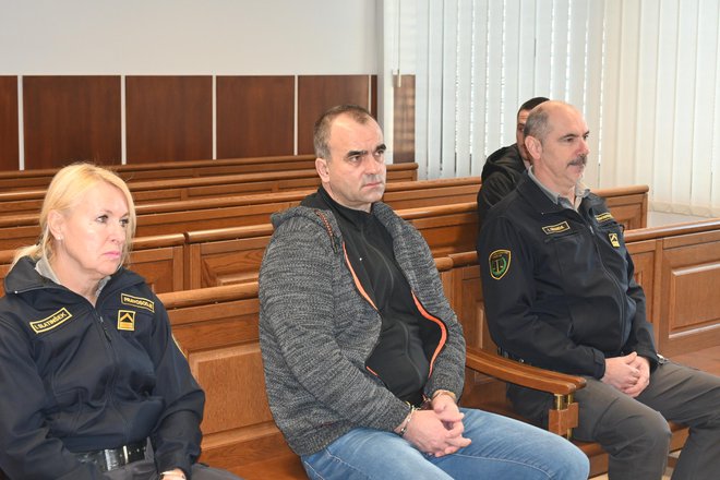 Obtoženi Damir Softić je med sojenjem večinoma »odsoten«. FOTO: Oste Bakal