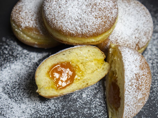 Krofi z marelično marmelado so še vedno najbolj priljubljeni. FOTO: Getty Images