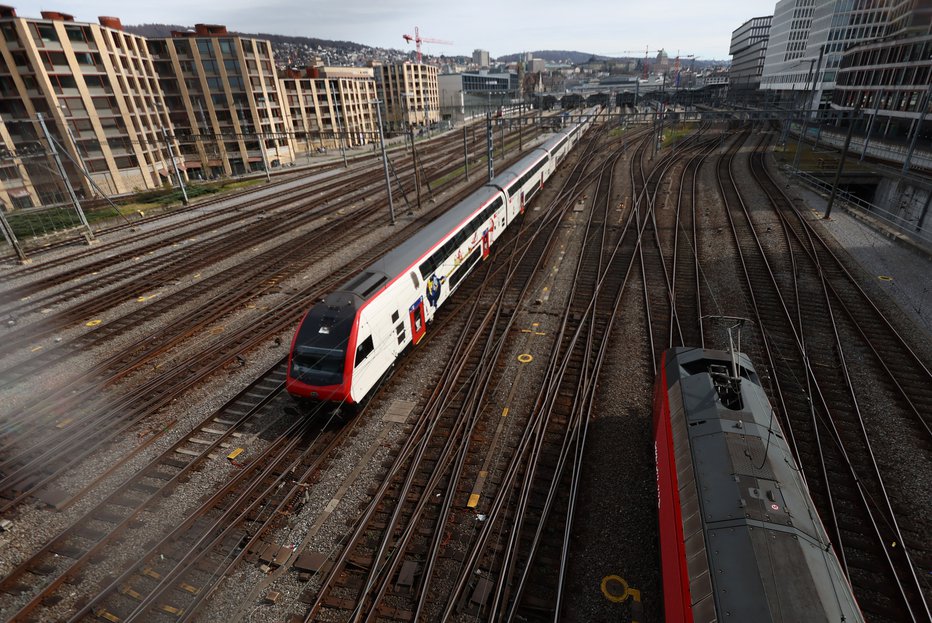 Fotografija: Zgodilo se je na regionalnem vlaku v bližini Berna. Fotografija je simbolična. FOTO: Denis Balibouse Reuters