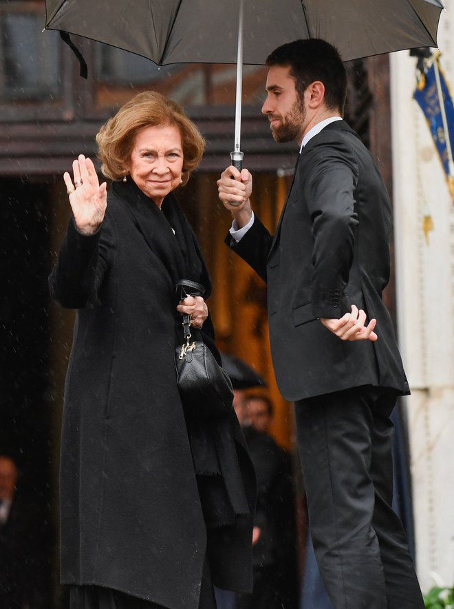 Na pogreb je prišla nekdanja španska kraljica Sofija. FOTO: Massimo Pinca/Reuters