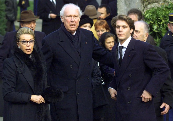 Vittorio Emanuele z ženo in sinom na maminem pogrebu leta 2001 FOTO: Robert Pratta/Reuters