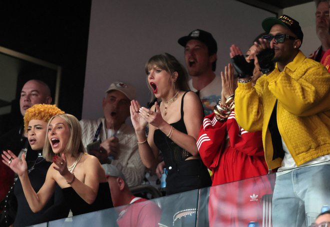 Taylor je v VIP-loži divje navijala za svojega fanta. FOTO: Carlos Barria/Reuters