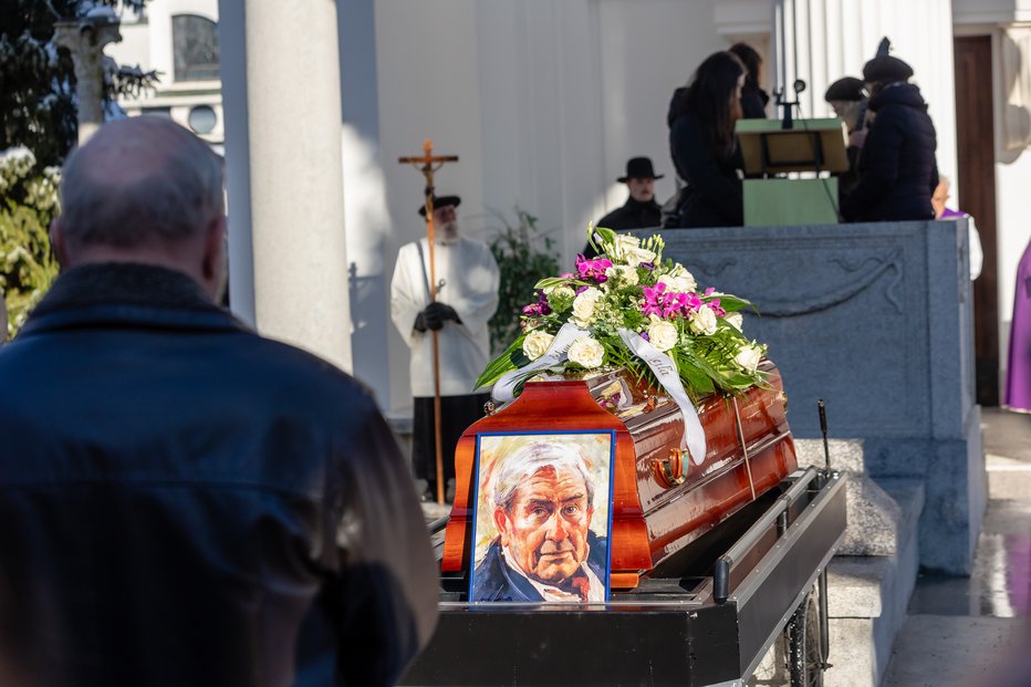 Fotografija: Pogreb Jurija Součka. FOTO: Črt Piksi, Delo
