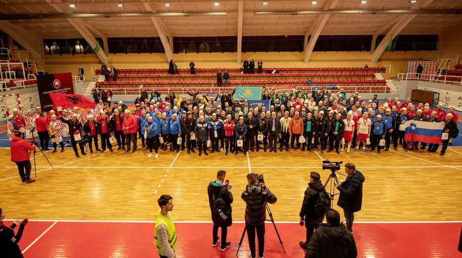 Fotografija: Kar 220 duhovnikov se je zbralo v Albaniji. FOTO: facebook/EP duhovnikov v futsalu