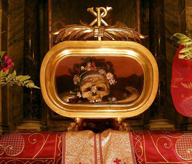 V rimski cerkvi svete Marije iz Kozmedina hranijo eno od številnih relikvij sv. Valentina – njegovo lobanjo. FOTO: Dnalor 01/Wikimedia Commons CC BY-SA 3.0