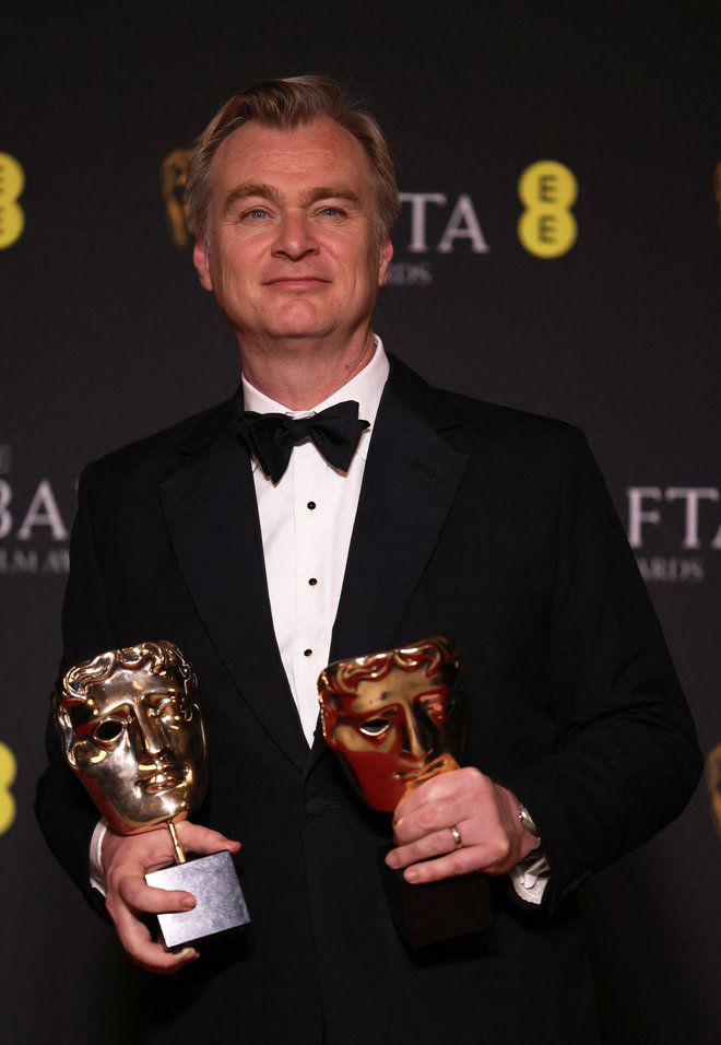 Christopher Nolan z najpomembnejšima baftama, za najboljši film in režijo. FOTO: Hollie Adams/Reuters