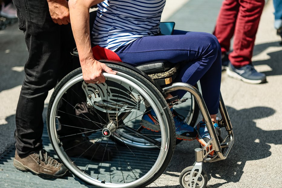 Fotografija: Nacionalni svet invalidskih organizacij Slovenije opozarja, da zaradi zdravniške stavke ne deluje ambulanta za voznike na URI Soča. FOTO: Črt Piksi