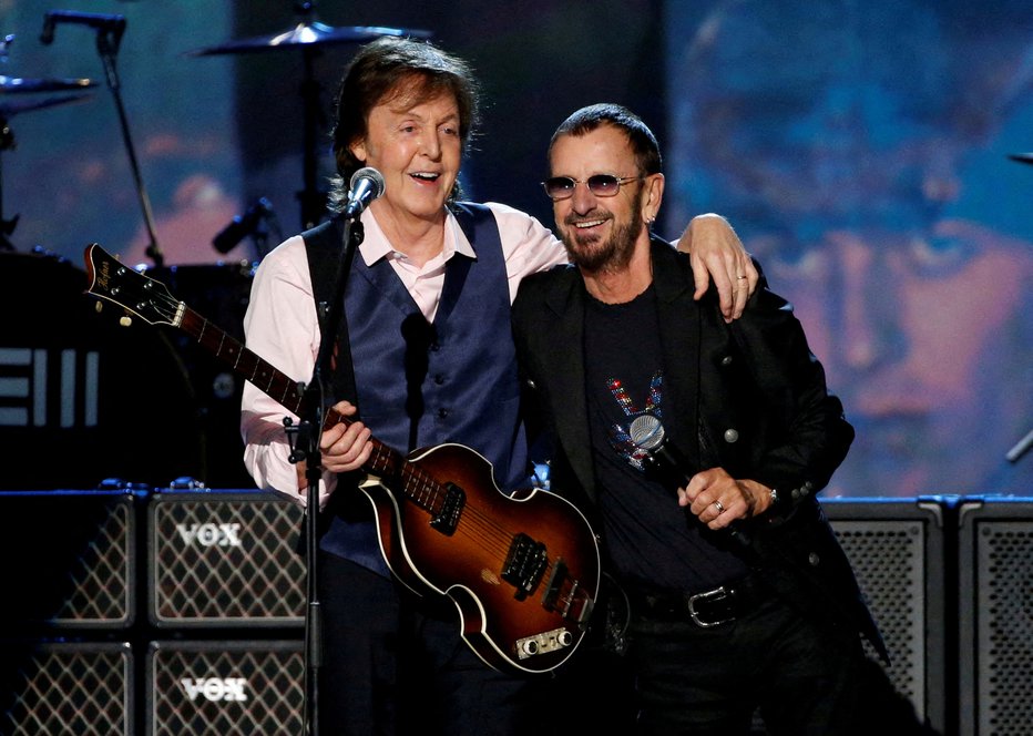 Fotografija: S filmarjevo vizijo se strinjata tudi Paul McCartney in Ringo Starr, še živa člana skupine. FOTO: Mario Anzuoni/Reuters