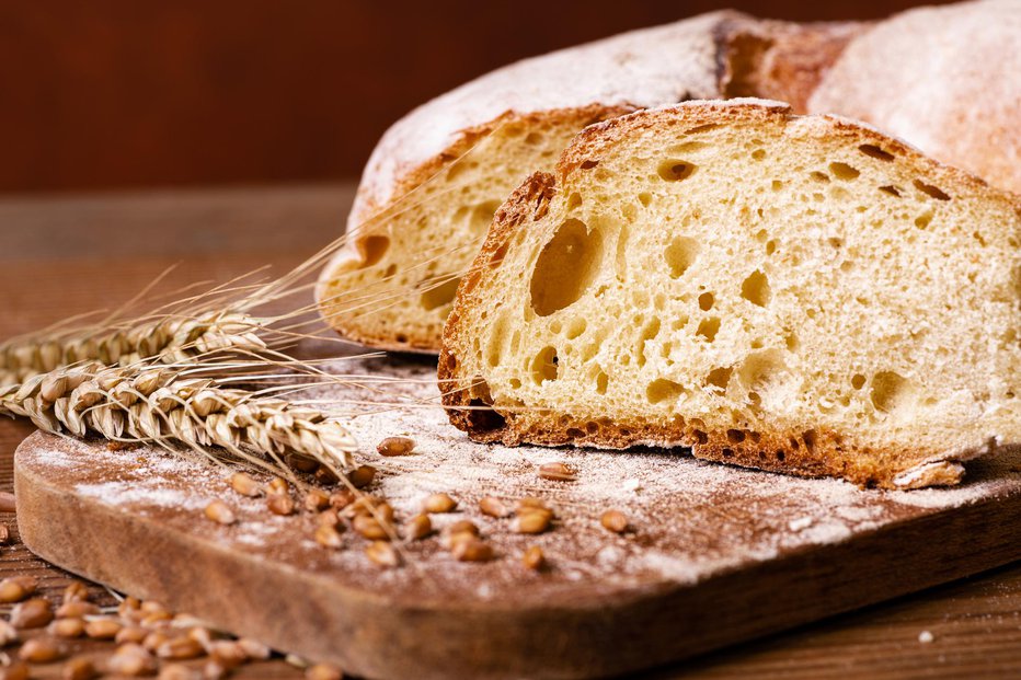 Fotografija: Da bi dlje ostal svež, je kruh treba pravilno shranjevati. FOTO: Luigi Giordano/Gettyimages 