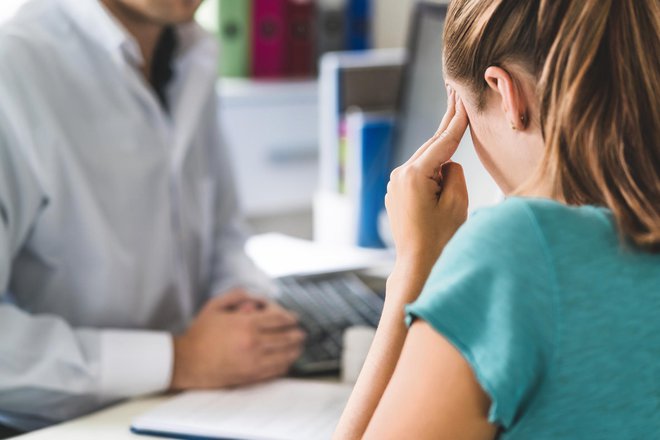 Pri pogostem epizodnem tenzijskem glavobolu, ki bolnika onesposablja, in kroničnem tenzijskem glavobolu je priporočljiv obisk zdravnika. FOTO: Thinkstock