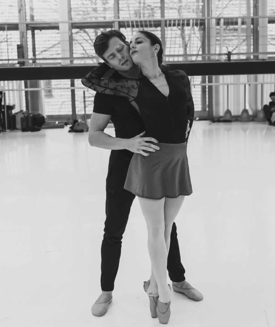 Fotografija: Fotografija, s katero je baletnik razkril, da je med njima globoka čustvena vez. Foto: Darja Štravs Tisu
