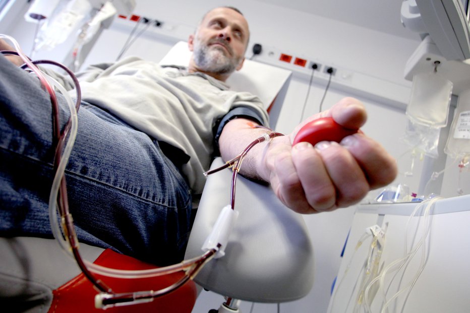 Fotografija: Pri transfuzijah se lahko pojavijo resne težave, če oseba z zlato krvjo dobi kri, ki ima faktor RH. FOTO: Roman Šipić