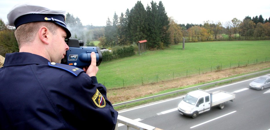 Fotografija: Do sedaj so policisti zabeležili že več kot 60 prehitrih voznikov. FOTO: Roman Šipić 