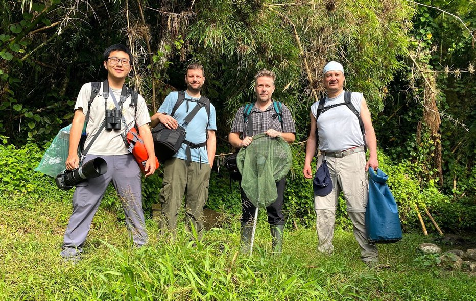 Fotografija: Udeleženci odprave na Madagaskar, kjer so odkrili nove vrste pajkov. Od leve proti desni Kuang-Ping Yu, Matjaz Gregoric, Matjaz Bedjanic in Matjaz Kuntner.
FOTO: Matjaz Kuntner