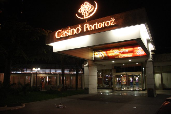 Spletni zlikovci so resnični Casino Portorož zlorabilli za vabo. FOTO: Boris Šuligoj