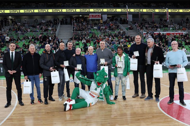 Cedevita Olimpija se je poklonila junakom iz Švice. FOTO: Aleš Fevžer/Liga ABA
