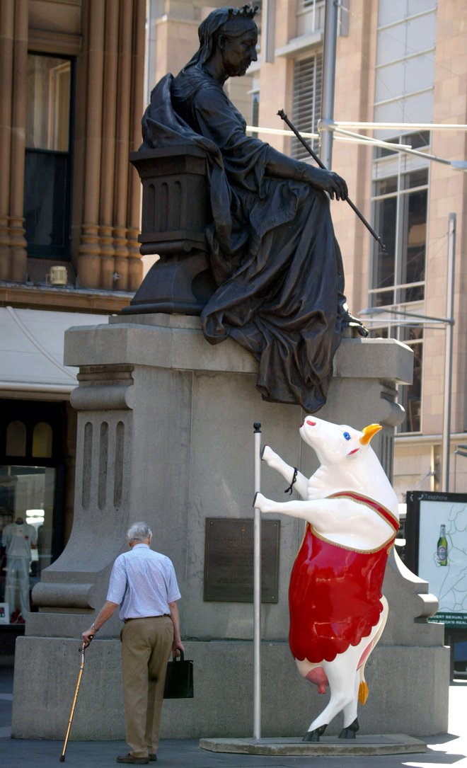 Viktorijini kipi stojijo v mnogih avstralskih mestih. FOTO: Reuters