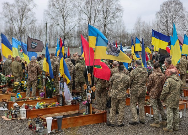 Ukrajini primanjkuje vojakov in streliva. FOTO: Yuriy Rylchuk Reuters