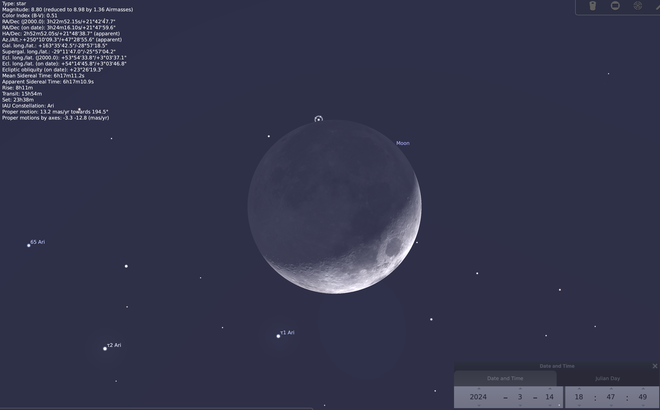 Bralka je verjetno v fotoaparat ujela zvezdico, ki se je ravno tačas zašla za Luno. FOTO: Zaslonski Posnetek