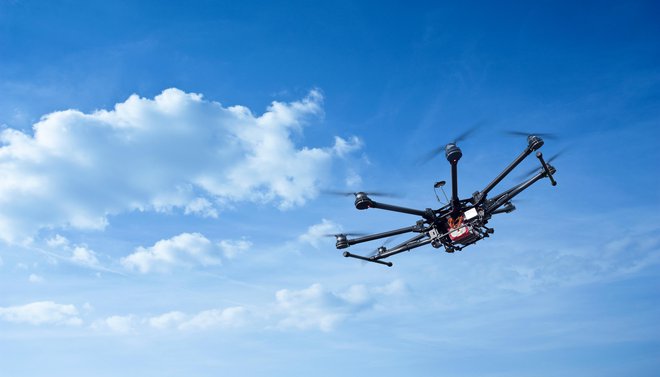 Še prej bo treba prilagoditi trenutna pravila glede uporabe dronov. FOTO: Seregalsv/Getty Images