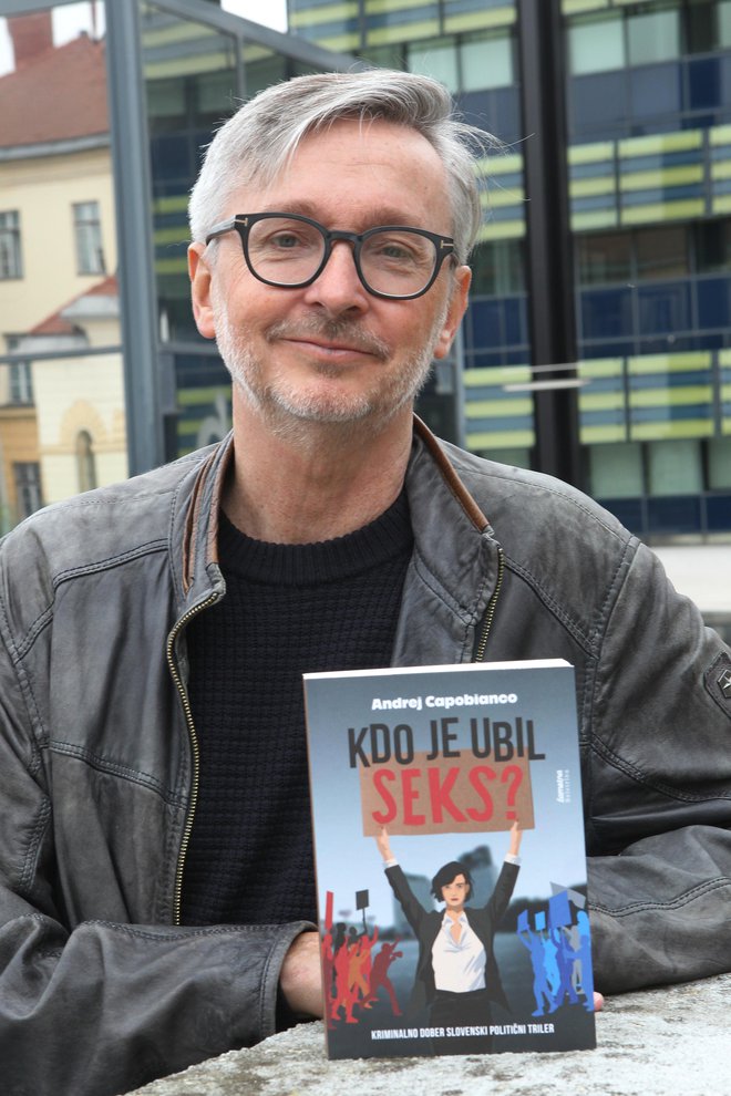 Andrej Capobianco s svojo knjigo FOTO: Igor Modic