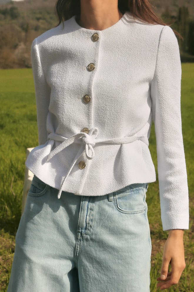 V trendu so kratke različice, ki se lepo kombinirajo na široke hlače in tudi na krila. Foto: Zara
