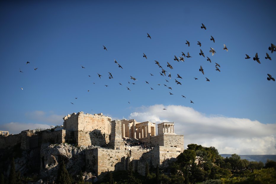 Fotografija: Akropola, starodavna citadela na pečini nad mestom. Atene, Grčija. FOTO: Jure Eržen, Delo