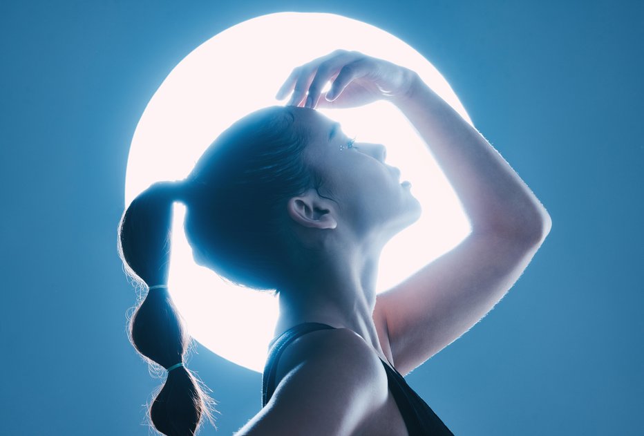 Fotografija: Luna v dvojčkih nosi potrebo po komunikaciji, v tehtnici po usklajevanju, v vodnarju po razumevanju. FOTO: Peopleimages/Getty Images