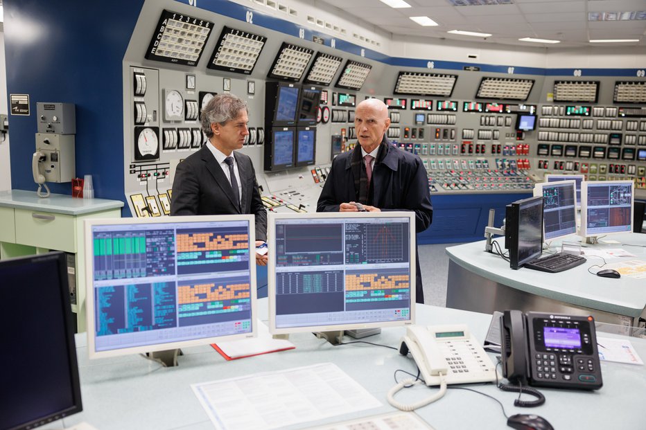 Fotografija: Predsednik vlade Robert Golob ni edini slovenski politični zagovornik jedrske energije. FOTO: kabinet predsednika vlade