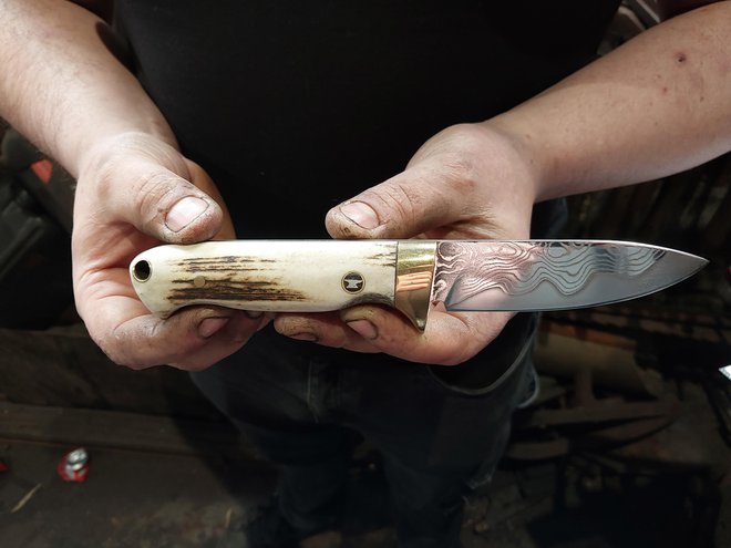 Lovski nož – Tilnov izdelek FOTO: Dejan Vodovnik