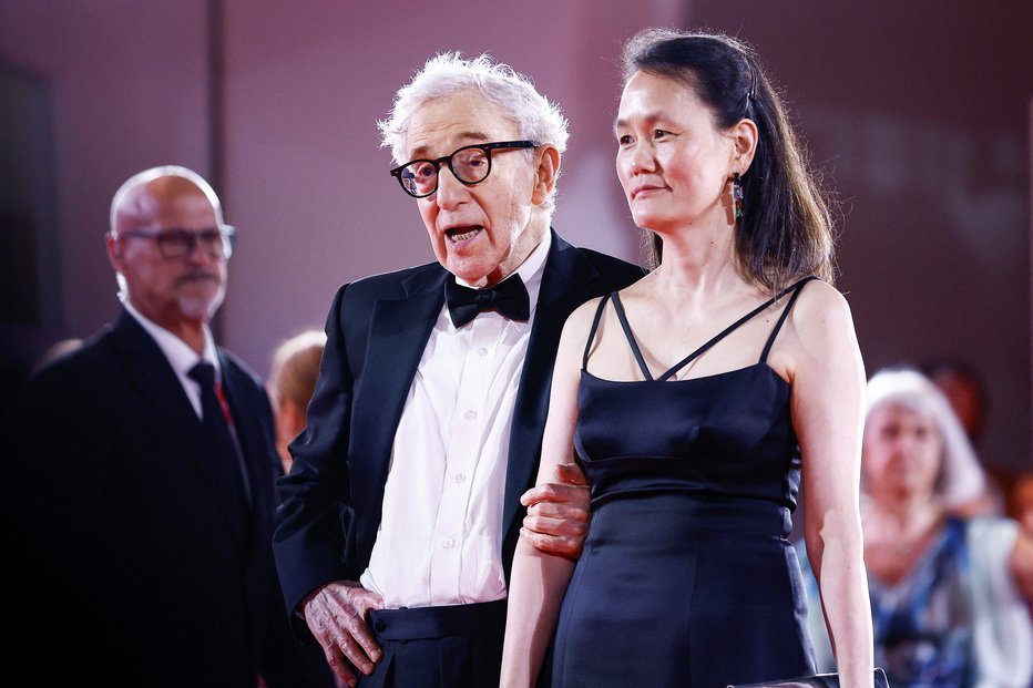 Fotografija: Woody Allen z ženo Soon-Yi Previn na lanskem beneškem filmskem festivalu FOTO: Guglielmo Mangiapane/Reuters