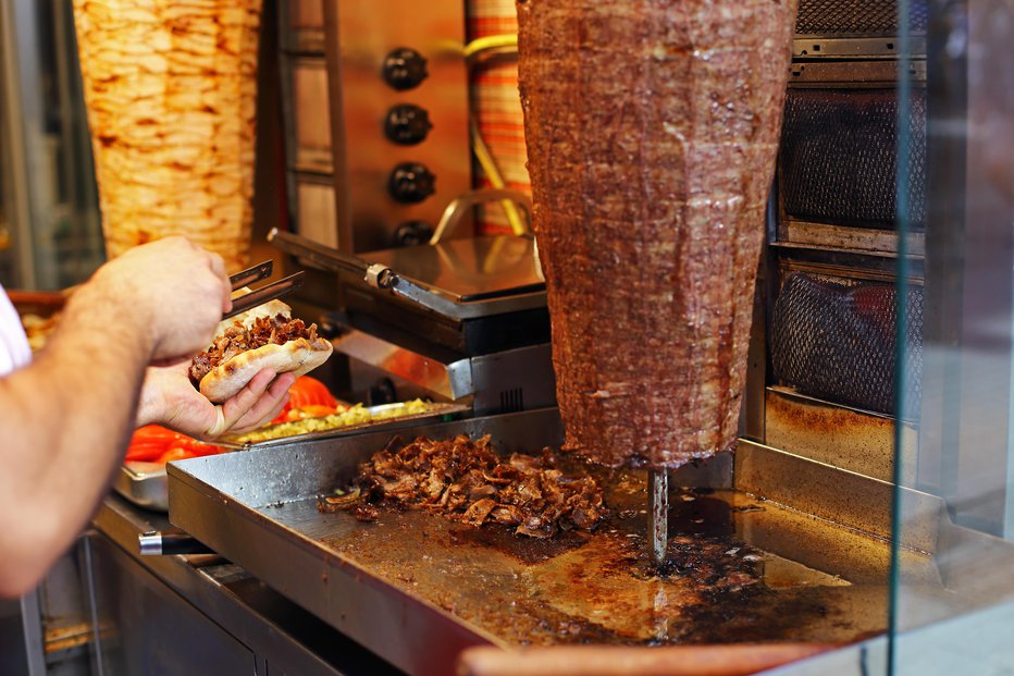 Fotografija: Tarče besnih krajanov so zlasti prodajalne kebaba. FOTO: Tolgaildun/Getty Images