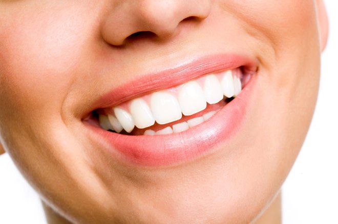 Lepi in beli zobje so ekvivalent pavjemu repu: so znak zdravja, kvalitetnih genov. FOTO: Thinkstock