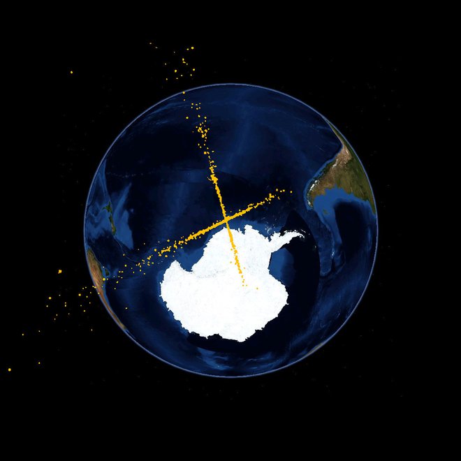 Trčenje dveh satelitov leta 2009 in sledi njunih odpadkov. FOTO: Wikimedia Commons