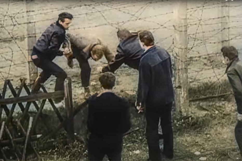 Fotografija: Po padcu zidu v Berlinu se je spremenilo tudi razmerje med partizani in Nemci. FOTO: zaslonski posnetek youtube