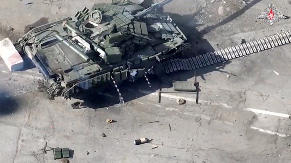 Fotografija: Na manjšem odseku je bilo uničenih več deset ruskih tankov in bojnih vozil. FOTO: Russian Defence Ministry Via Reuters