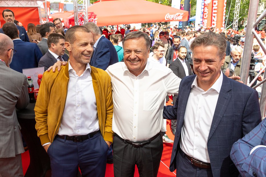 Fotografija: Predsednik Uefe Aleksander Čeferin, župan Ljubljane Zoran Janković in predsednik vlade Robert Golob so bili med najzaslužnejšimi, da so Športne igre mladih prvič prišle v Slovenijo. FOTO: Voranc Vogel