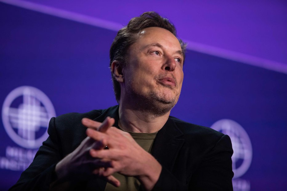 Fotografija: Elon Musk je napovedal, da bodo nove, cenejše modele pripravili relativno kmalu. Bolj natančen ni bil. FOTO: Apu Gomes/Getty Images/AFP