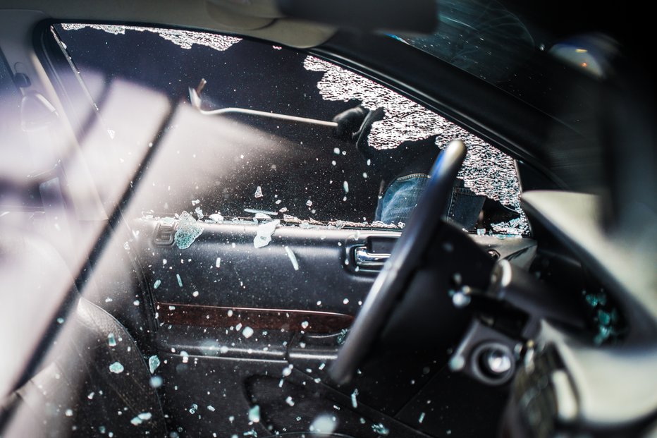 Fotografija: Da je prišel do viljamovke, je razbil steklo avtomobila. FOTO: Getty Images