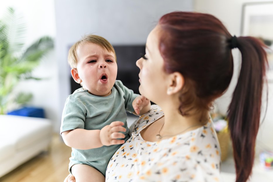 Fotografija: Cepljenje v času nosečnosti prenese zaščito na otroka v maternici. FOTO: Lsophoto Getty Images/istockphoto