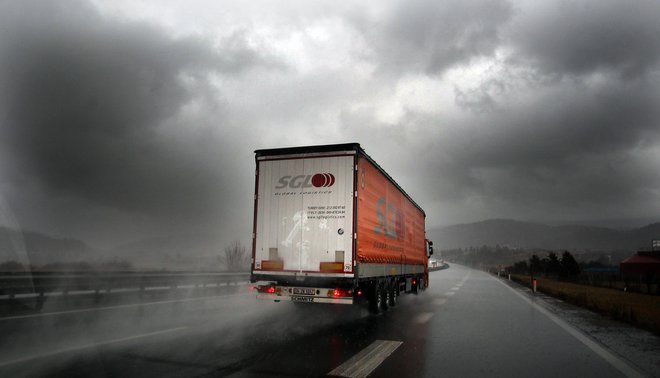 Kako mokra bo jutrišnja Zofka, bo povzročala težave na cesti? FOTO: Roman Šipić