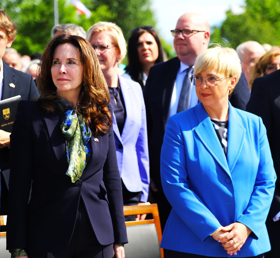 Fotografija: Veleposlanica ZDA v Sloveniji in predsednica RS sta spregovorili o pomenu dogodka v aktualnem času. FOTOGRAFIJE: Jože Miklavc