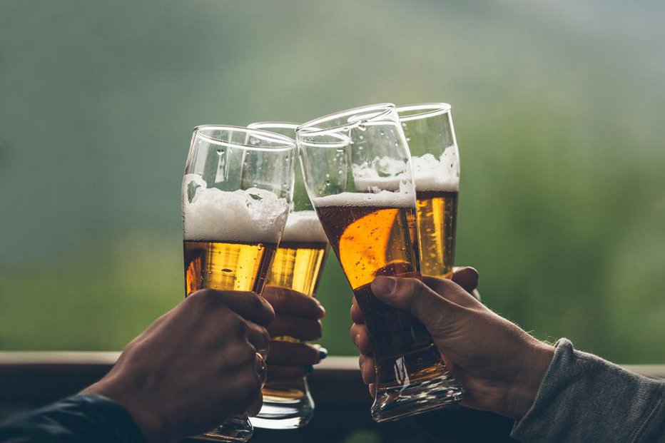 Fotografija: Okus piva po fizičnem naporu je velikokrat prijeten. To je za marsikoga zadosten razlog za pitje in ga drugi ne zanimajo, a teh je kar veliko. In sicer proti pitju. FOTO: Shutterstock