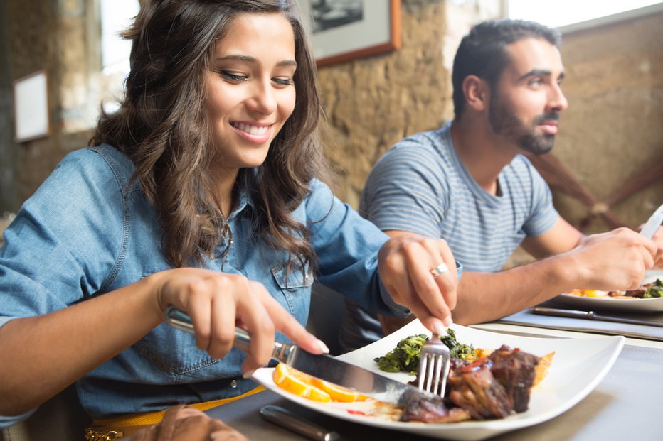 Fotografija: Restavracije velike porcije uporabljajo zvito, saj svojim obiskovalcem želijo vzbuditi občutek, da so za porabljeni denar dobili največ. FOTO: Shutterstock 